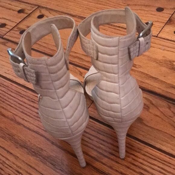 VINCE CAMUTO SPIKE EXOTIC ANKLE STRAP HEELS BEIGE SIZE 9.5 STRAPPY SEXY SHOES - Picture 3 of 9
